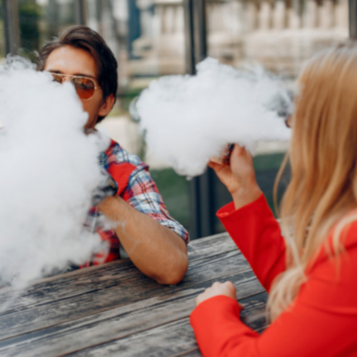 vapoteurs en terrasse
