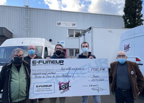 Lors de la remise du chèque à l'association, avec Maxime et Yoann.