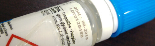 zoom sur les informations de DDM sur un flacon de e-liquide Alfaliquid