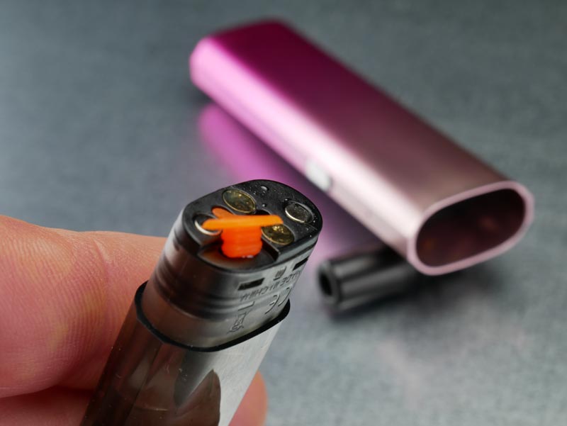 Vue du capuchon pour recharger en e-liquide le pod Vilter S et sa cartouche scellée