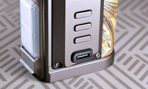 Boutons de réglage et prise USB-C de la box Centaurus