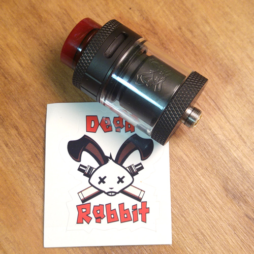 L'atomiseur Dead Rabbit RTA et son autocollant cadeau