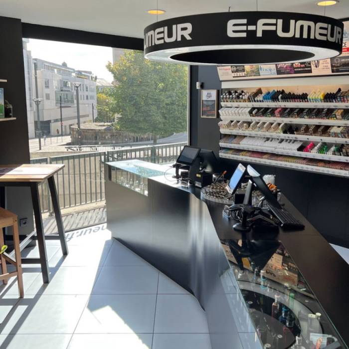 Vos boutiques E-Fumeur : découvrez notre team nantaise